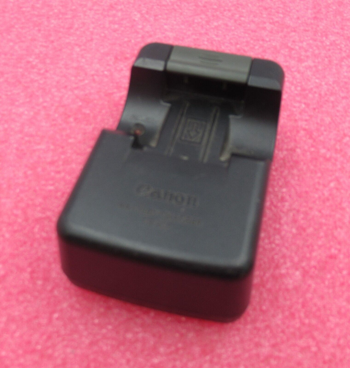 Canon Battery Charger for Digital Camera Ixus 110-240v 4.2v/8.4v 600mAh - CB2LE
