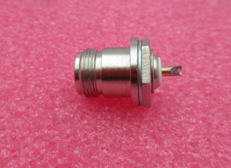N-Typ-Buchse an Schott mit Lötkelch, gerader HF-Koax-Adapter