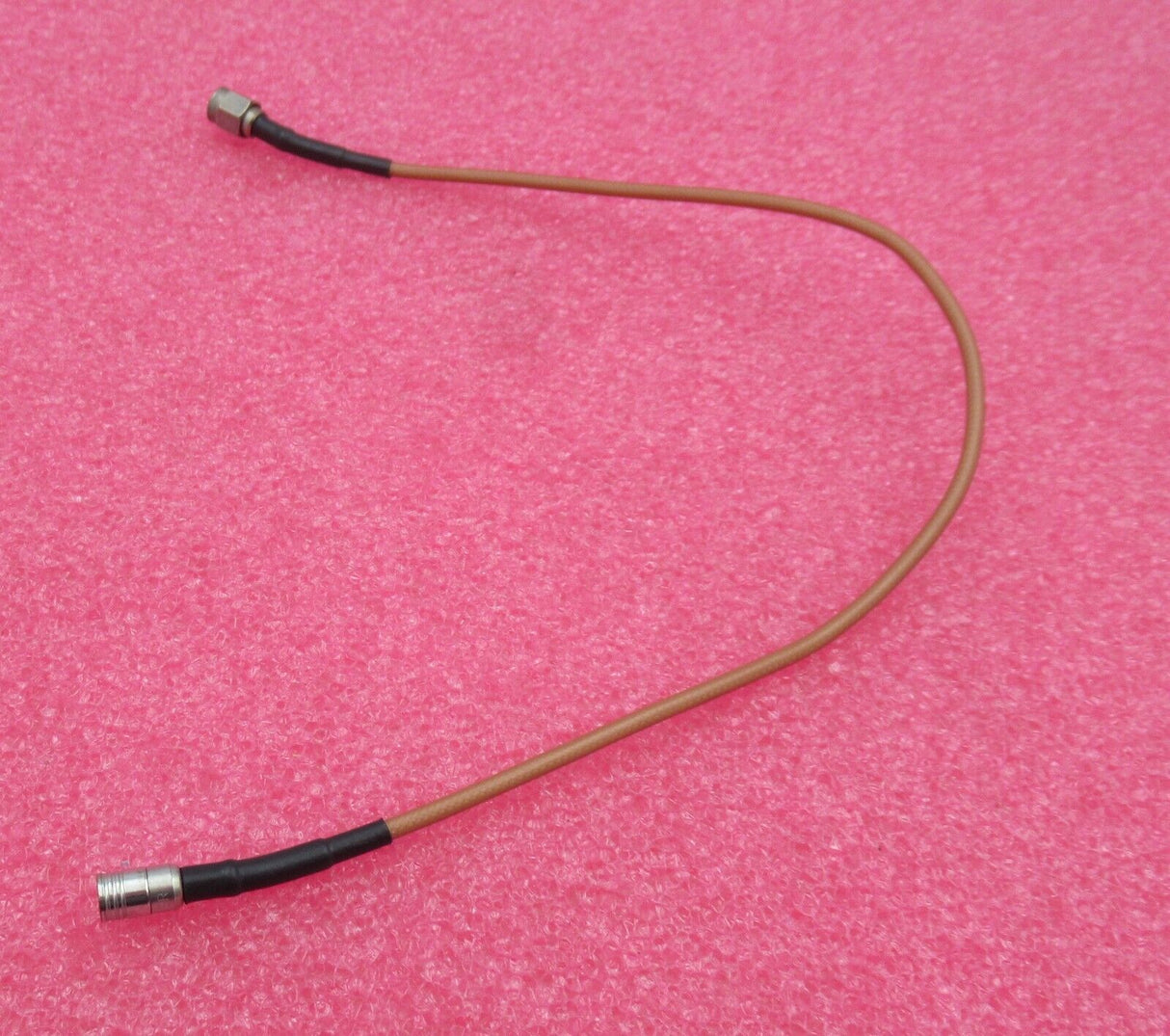 Konvolut 3 x Huber &amp; Suhner HF-Koaxialkabel, braun, 300 mm, SMA-Stecker auf MCX-Buchse