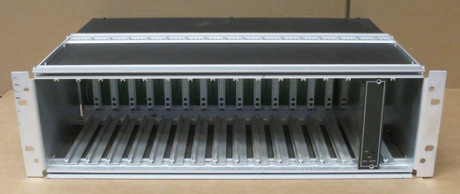 Châssis Aurora Communications Systems A110/3 et amplificateur A510 WB 9 dB