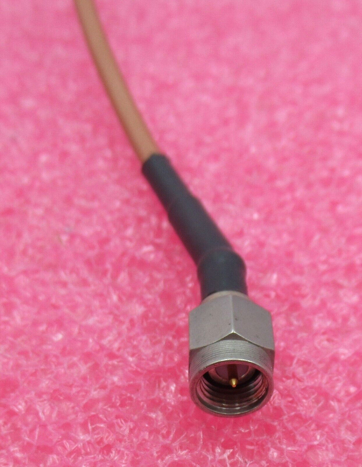 Konvolut 3 x Huber &amp; Suhner HF-Koaxialkabel, braun, 300 mm, SMA-Stecker auf MCX-Buchse