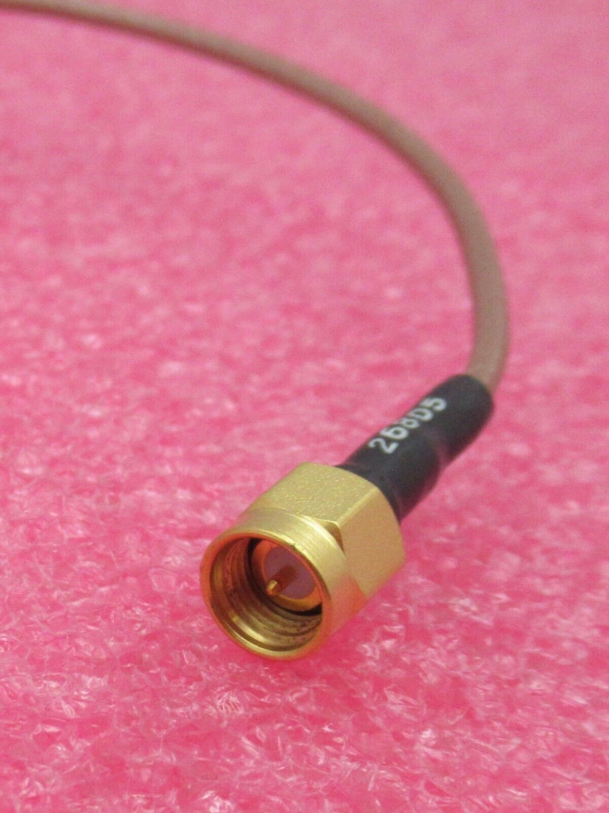 SMA-Stecker gerade auf SMA-Stecker rechtwinklig, 500 mm, braunes Koaxial-HF-Kabel