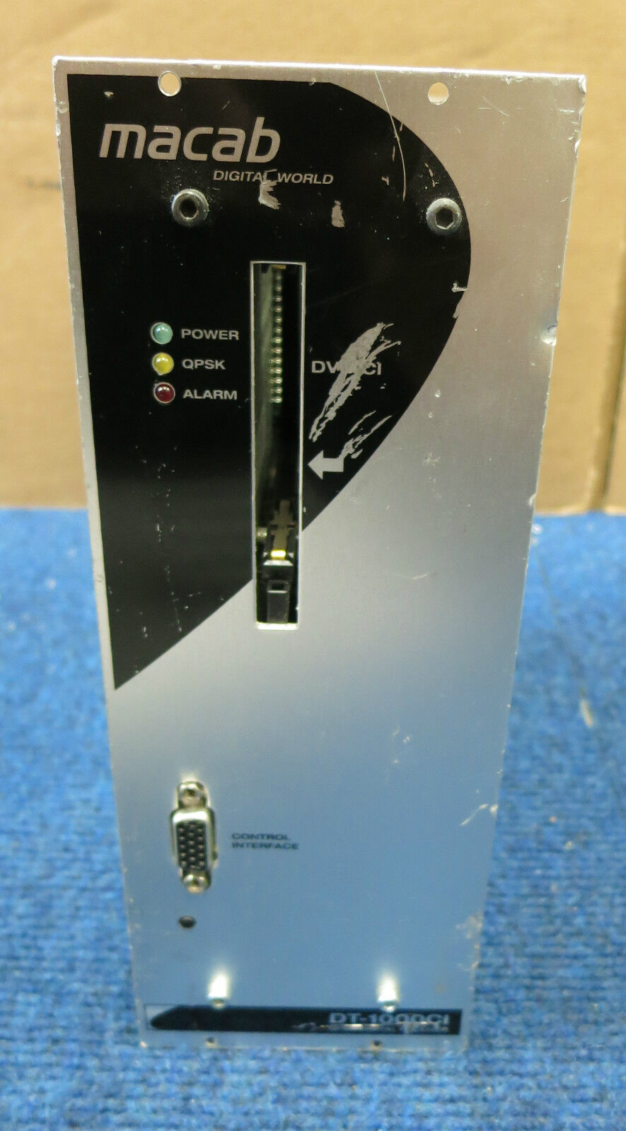 Récepteur satellite de tête de réseau numérique Macab DT-1000CI Équipement de diffusion QPSK
