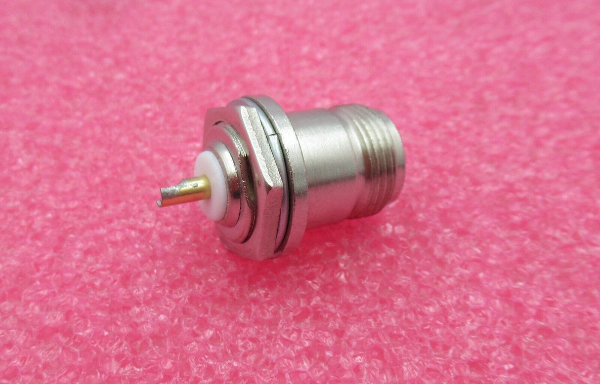 N-Typ-Buchse an Schott mit Lötkelch, gerader HF-Koax-Adapter